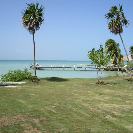 קורוזאל Cerros Beach Inn מראה חיצוני תמונה